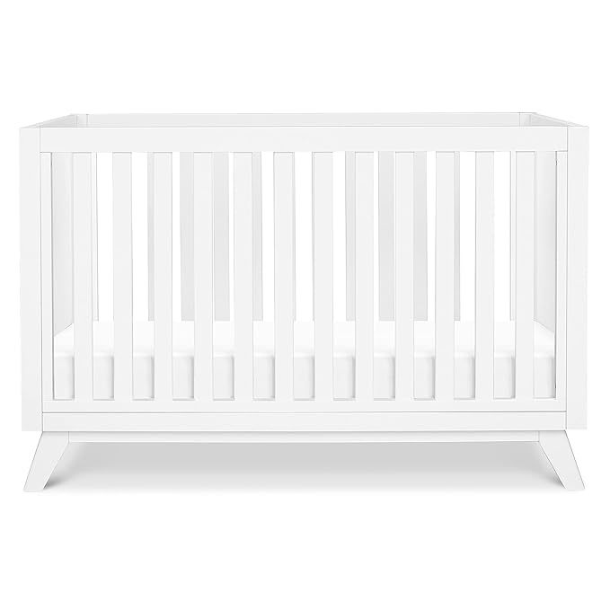 DaVinci Otto 3-in-1 Convertible Crib in White, Greenguard Gold Certified - LeafyLoom