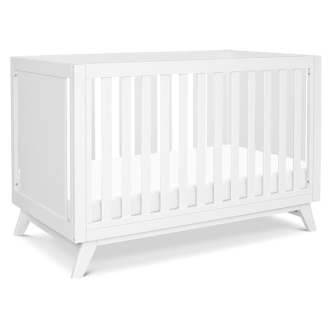 DaVinci Otto 3-in-1 Convertible Crib in White, Greenguard Gold Certified - LeafyLoom