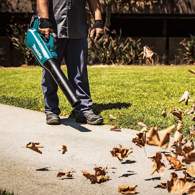 Makita XBU03SM1 18V LXT® Lithium-Ion Brushless Cordless Blower Kit (4.0Ah) - LeafyLoom