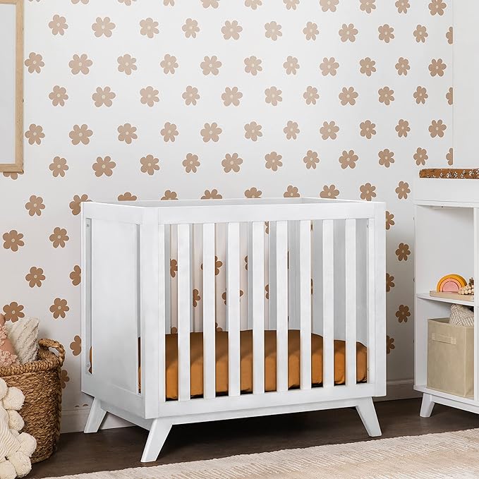 DaVinci Otto 3-in-1 Convertible Mini Crib with 4" Mattress in White, Greenguard Gold Certified - LeafyLoom