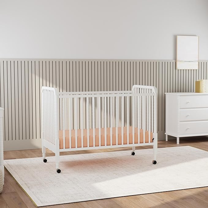 DaVinci Jenny Lind 3-in-1 Convertible Crib in White, Removable Wheels, Greenguard Gold (Mattress Not Included) - LeafyLoom