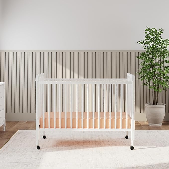 DaVinci Jenny Lind 3-in-1 Convertible Crib in White, Removable Wheels, Greenguard Gold (Mattress Not Included) - LeafyLoom